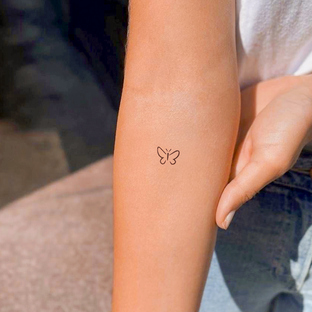 Tatuagem de pequena borboleta