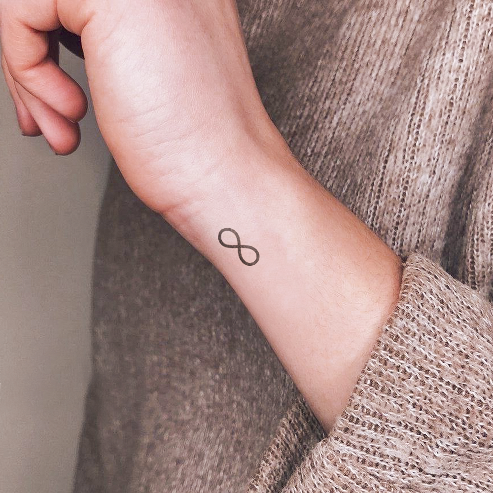 Tatuagem pequena infinita