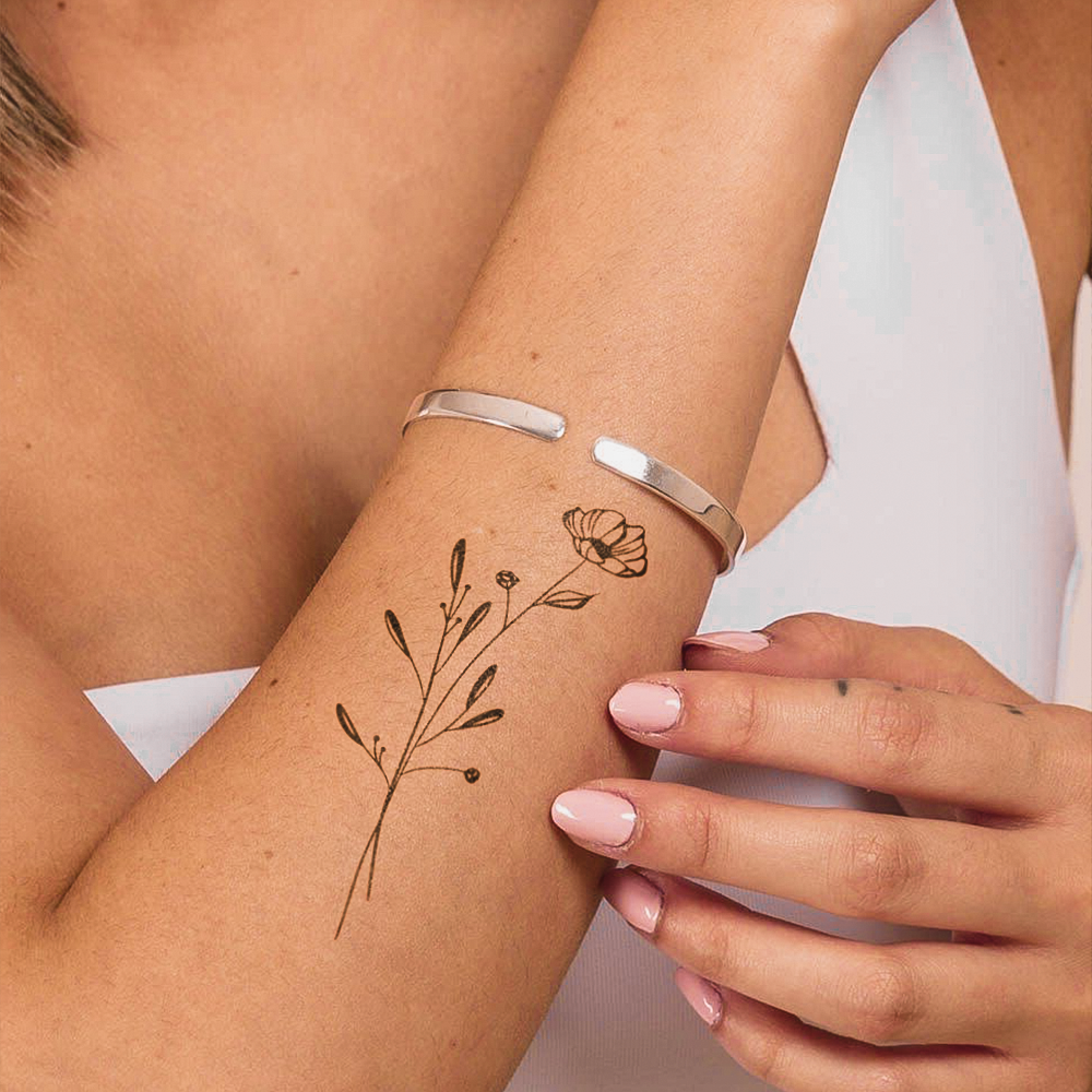 Tatuagem de flor de papoula