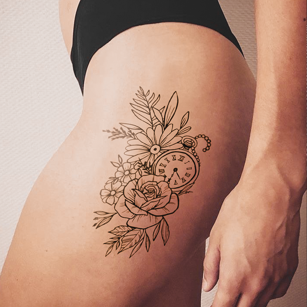 Grande tatuagem de relógio floral