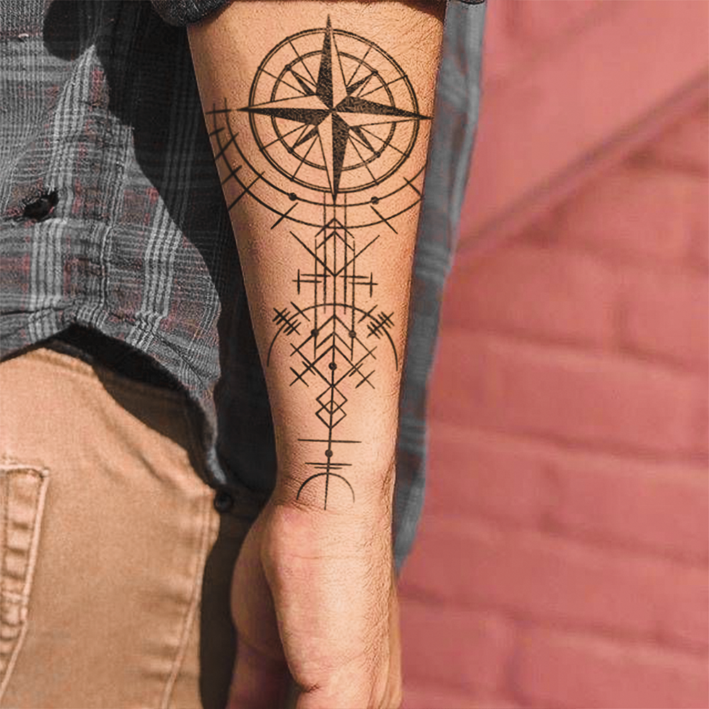 Tatuagem mágica antiga de rosa dos ventos