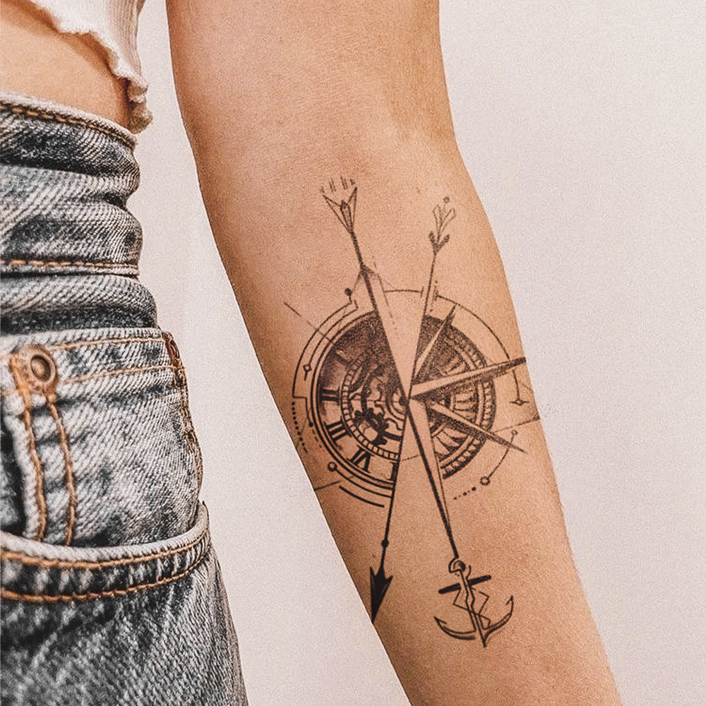 Tatuagem de bússola naval