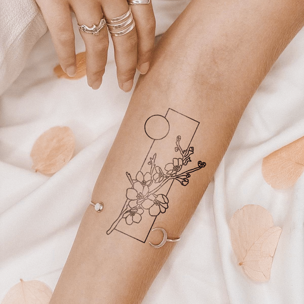 Flores de cerejeira em tatuagem retangular
