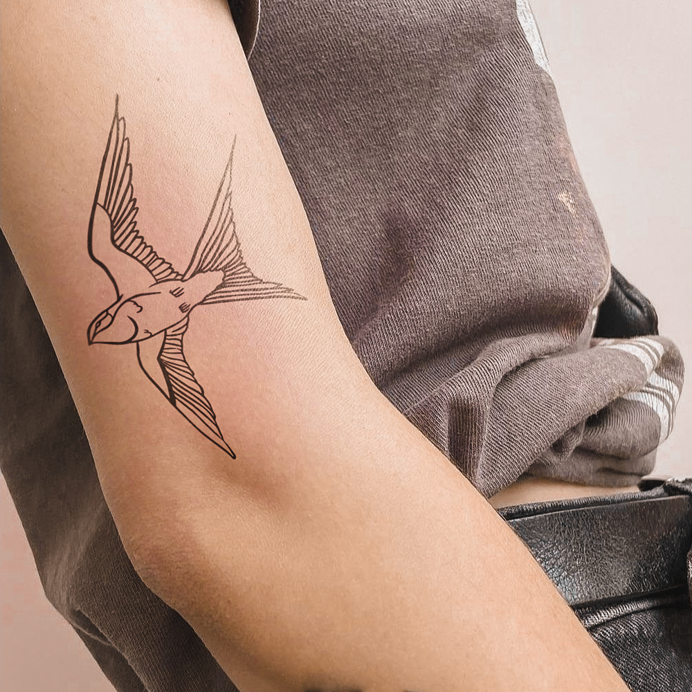 Tatuagem de andorinha grande
