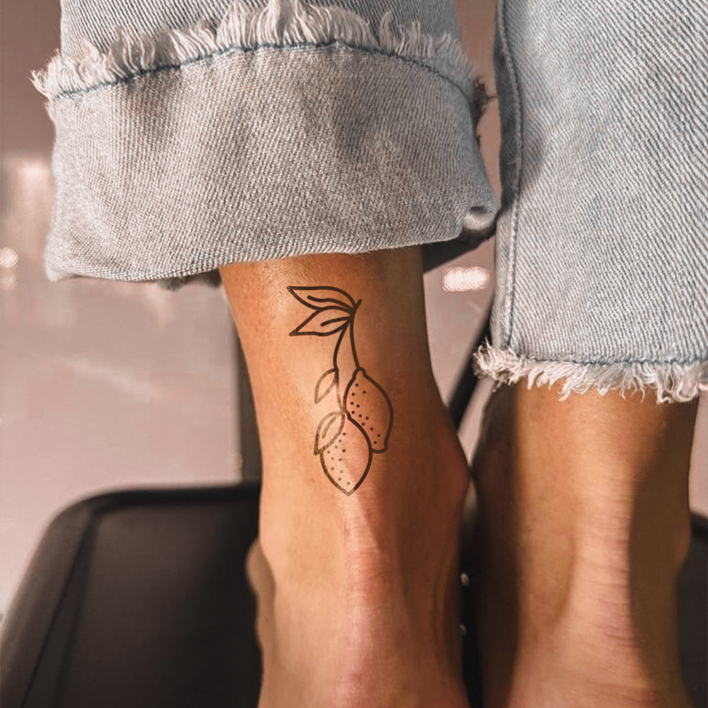 Limões em tatuagem de galho