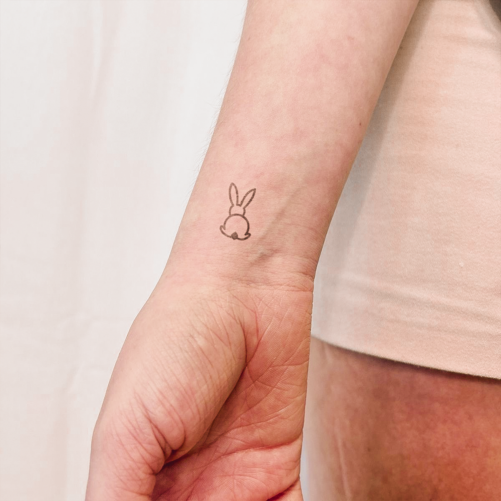 Tatuagem de silhueta de coelho