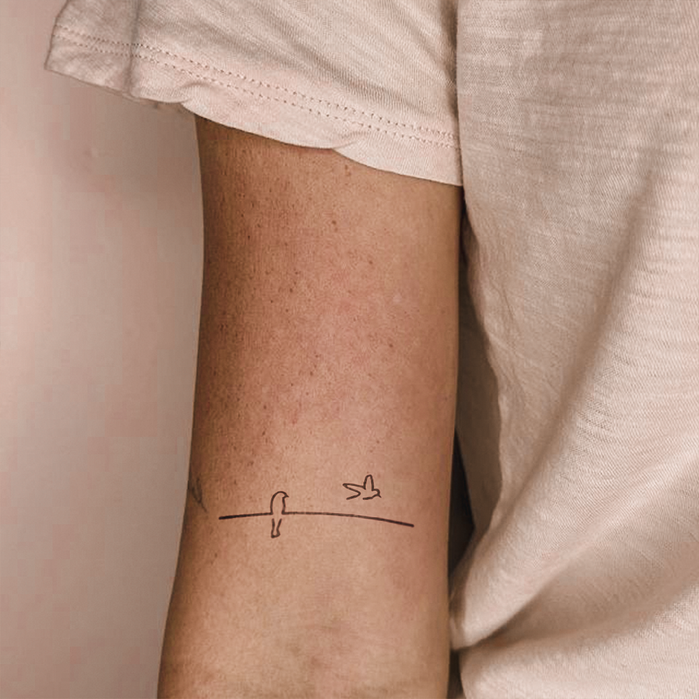 Tatuagem de dois pássaros