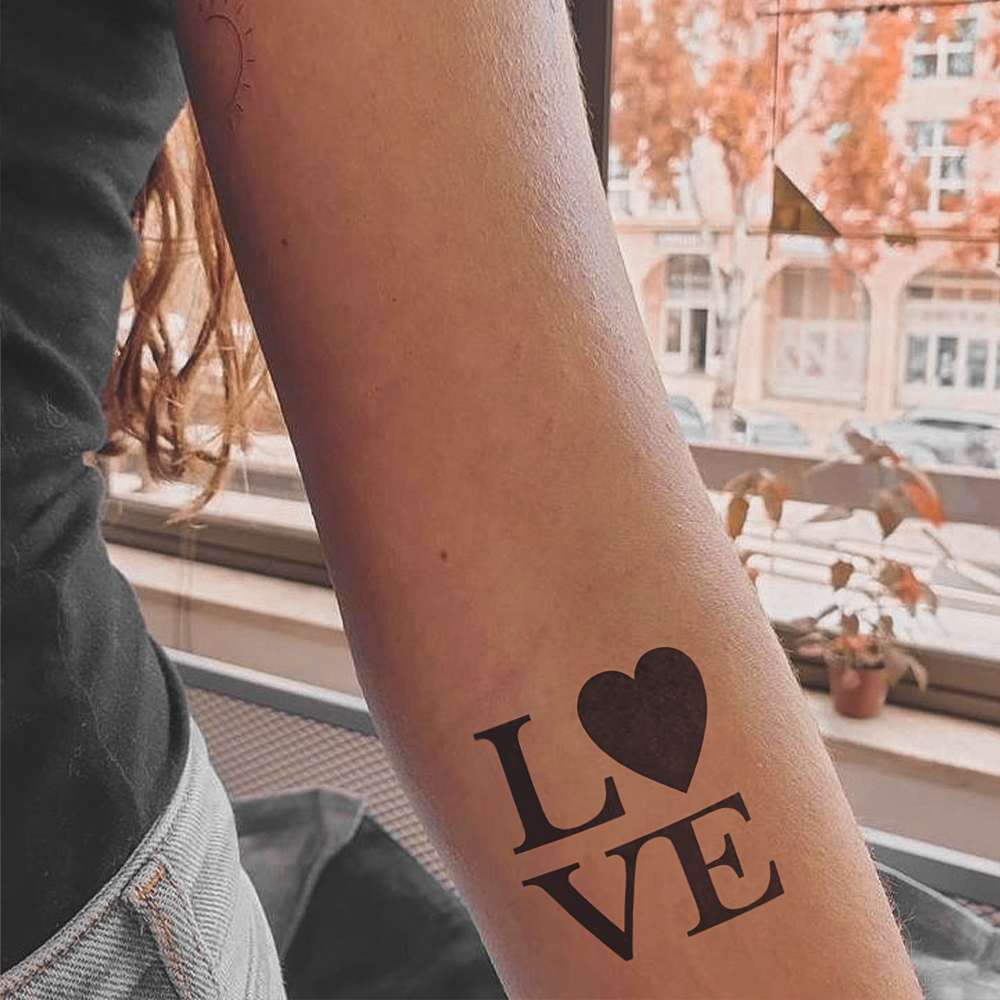 Tatuaje LOVE