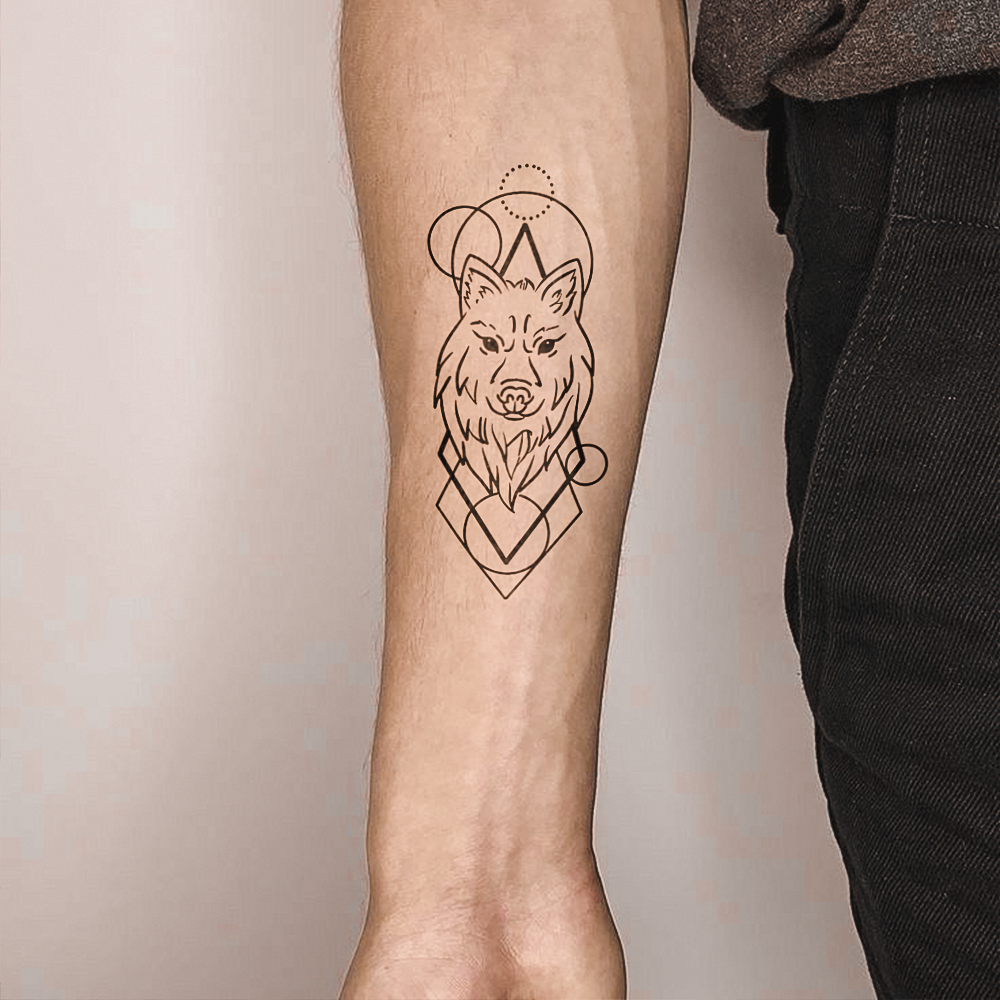 Tatuaje Lobo geométrico