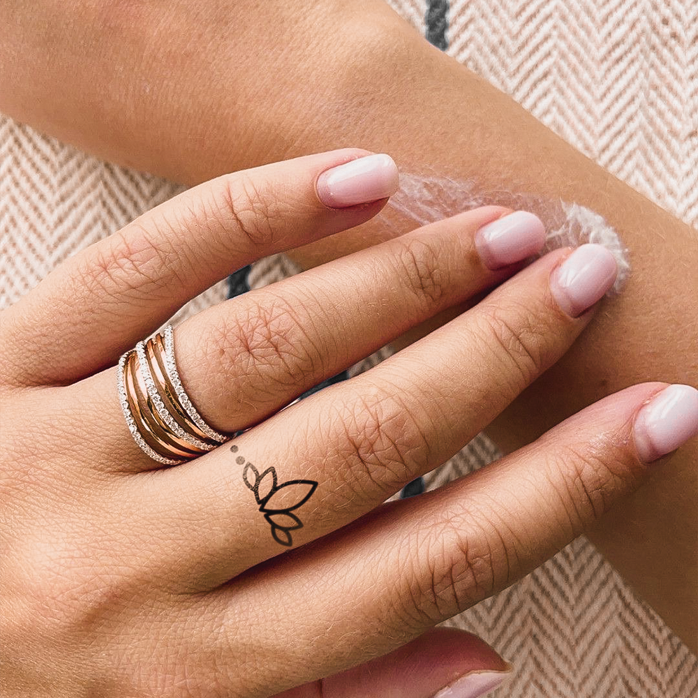 Tattoo Nenufar dots