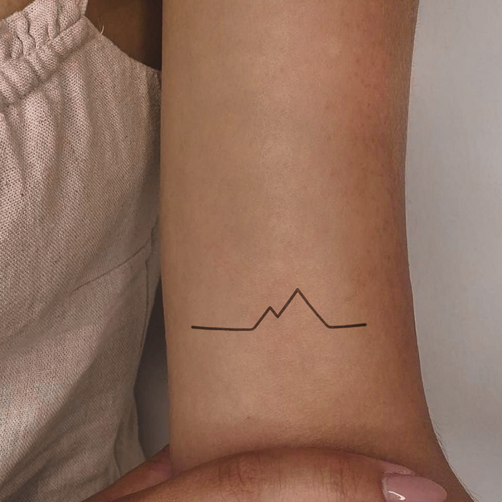 Tatuaje Montaña de un trazo