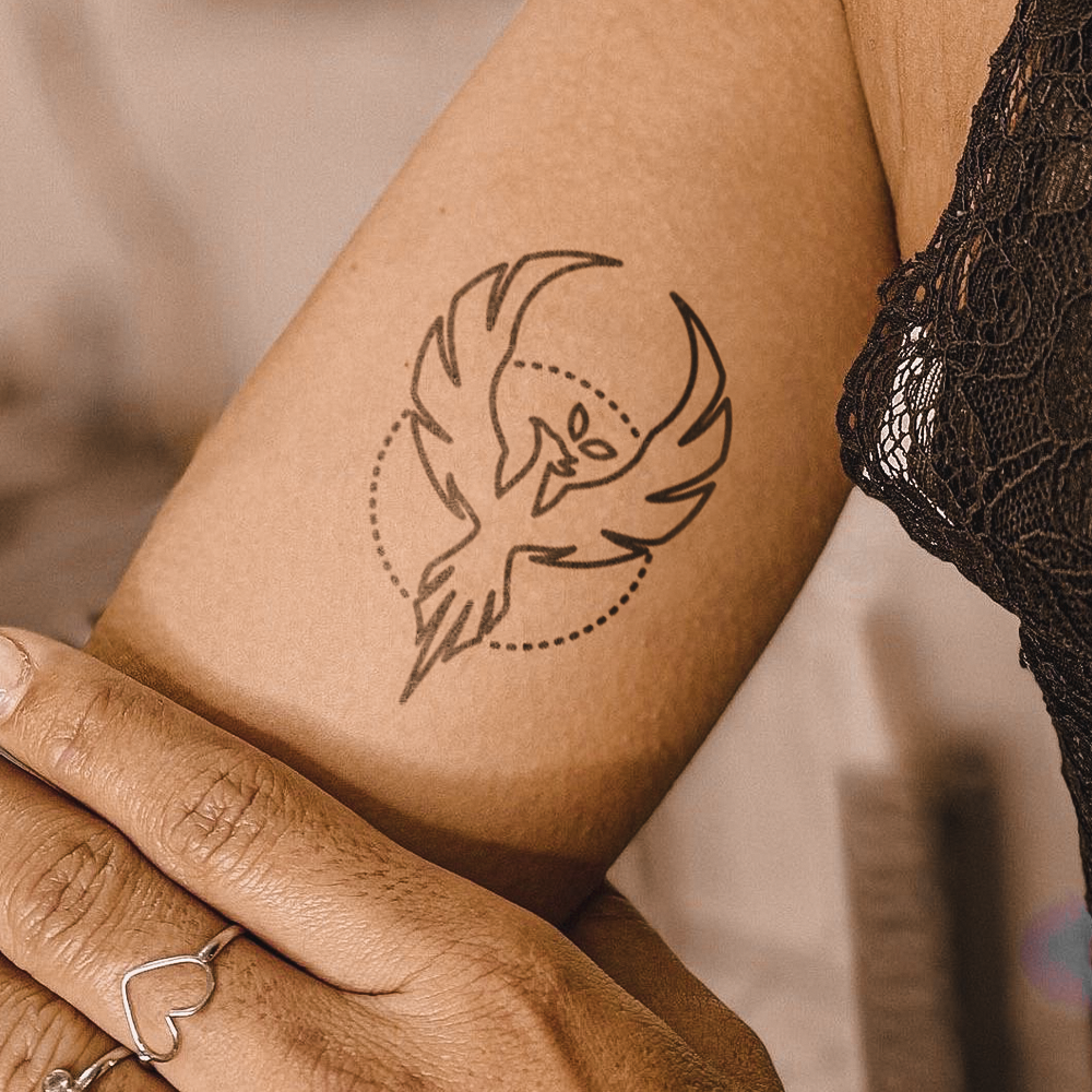 Tatuaje Fenix circulo puntitos