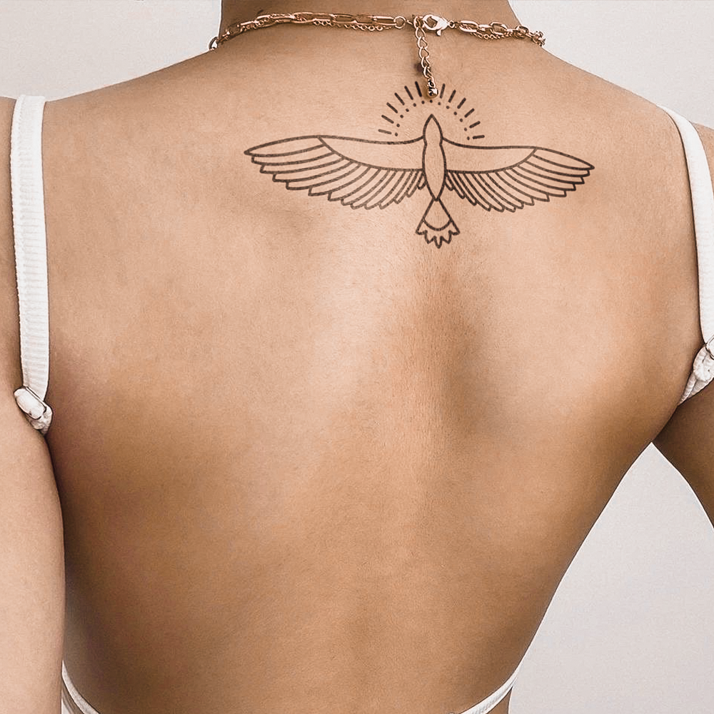 Tatuaje pajaro minimalista