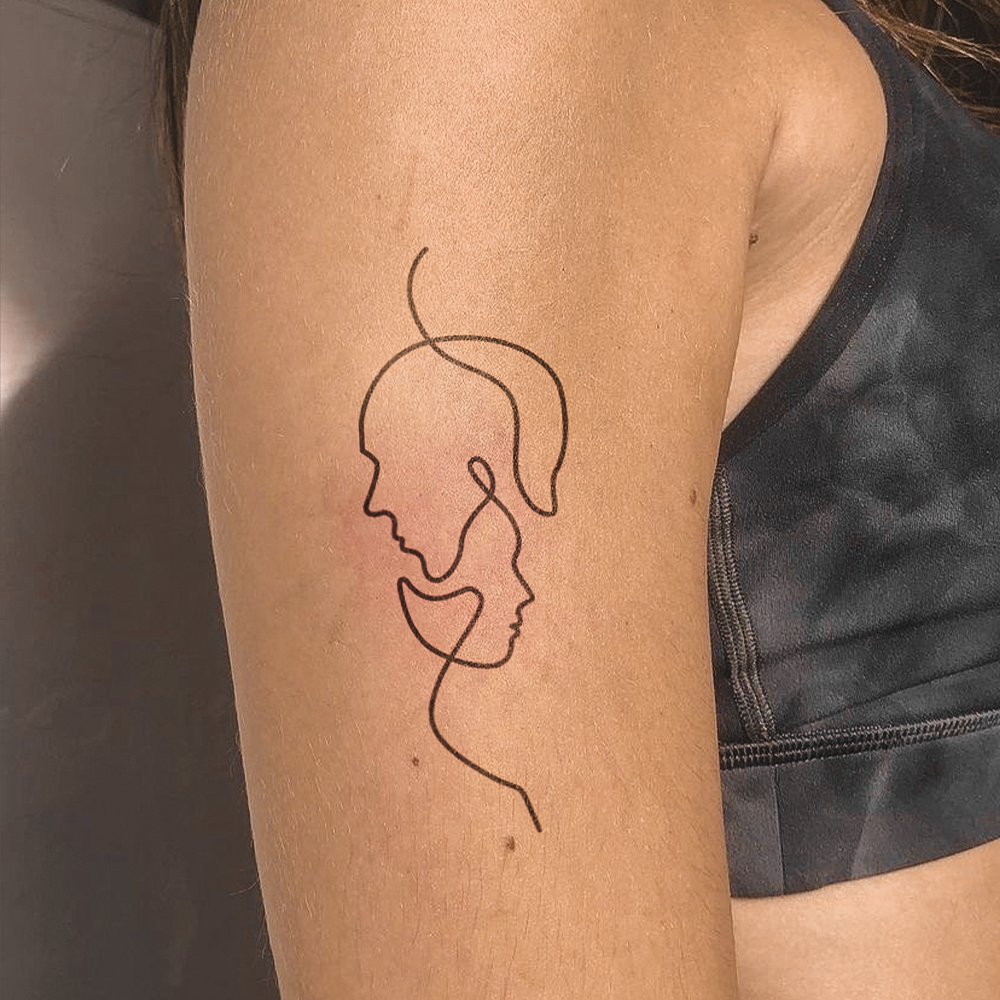 Tatuaje Caras en Una linea